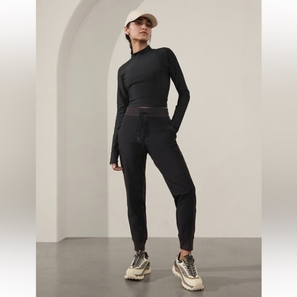 Athleta Headlands Hybrid Trek Mid Rise Jogger Pants